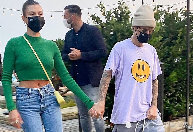 贾斯汀·比伯|贾斯汀比伯兴高采烈重返录音棚，海莉跟闺蜜肯豆海边说私房话