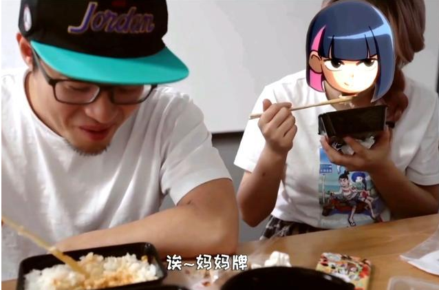 刺客伍六七:何小疯被采访,曝"小可乐"的cv,现实中喜欢吃腐乳_腾讯新闻