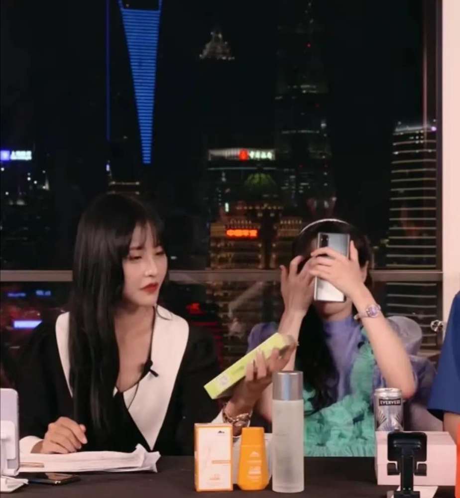 郑爽|郑爽回应直播争议后又删博，这是什么操作？