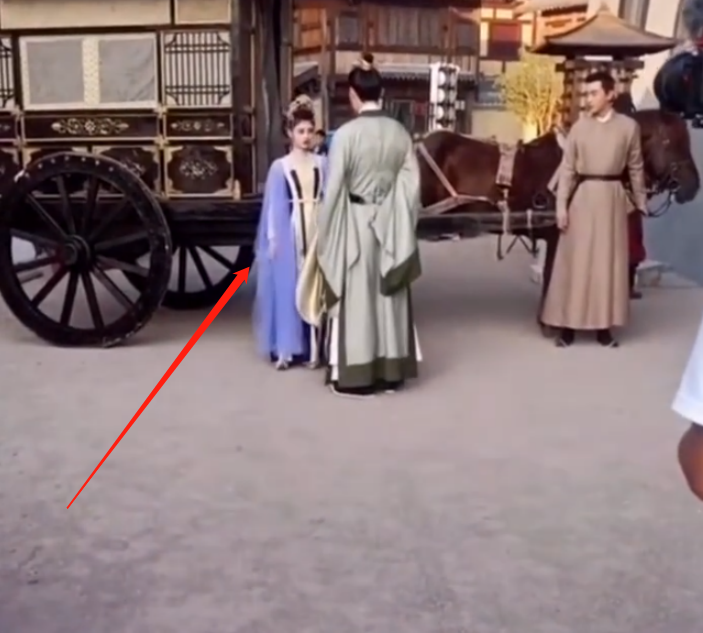 鞠婧祎|《慕南枝》传出女主路透，截图放大三倍，鞠婧祎这腰围我羡慕了