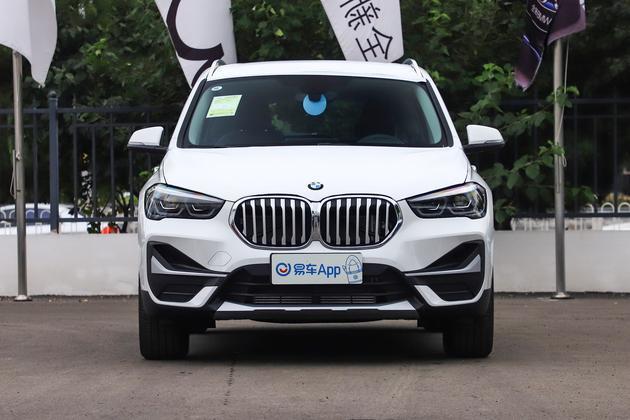 宝马x1使用了线条有力的前脸设计,配合精致的大灯,给人一种不错的视觉