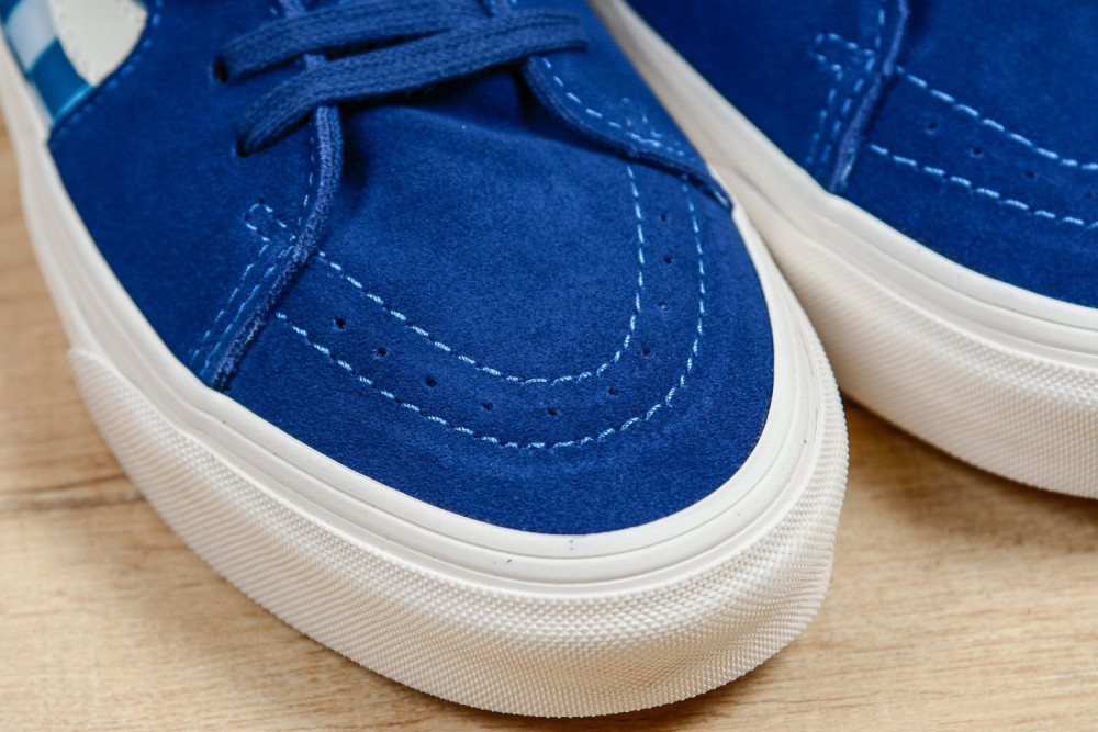 宝蓝色模糊棋盘格vanssk8hi万斯帆布鞋