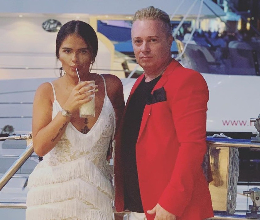斯科特·哈钦森|英国男富豪和女儿的前男友订婚，豪掷重金送上大钻戒