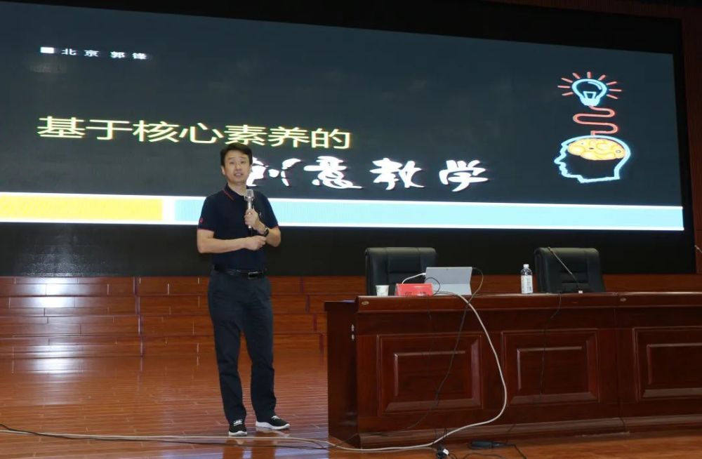 下午北京实验学校初中部副校长李银乐做了题为《从3612611教学