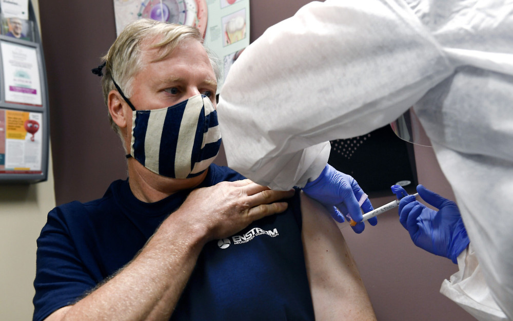 特朗普|故意拖延疫苗？大选临近，拉票工具“难产”，特朗普怒斥美药监局