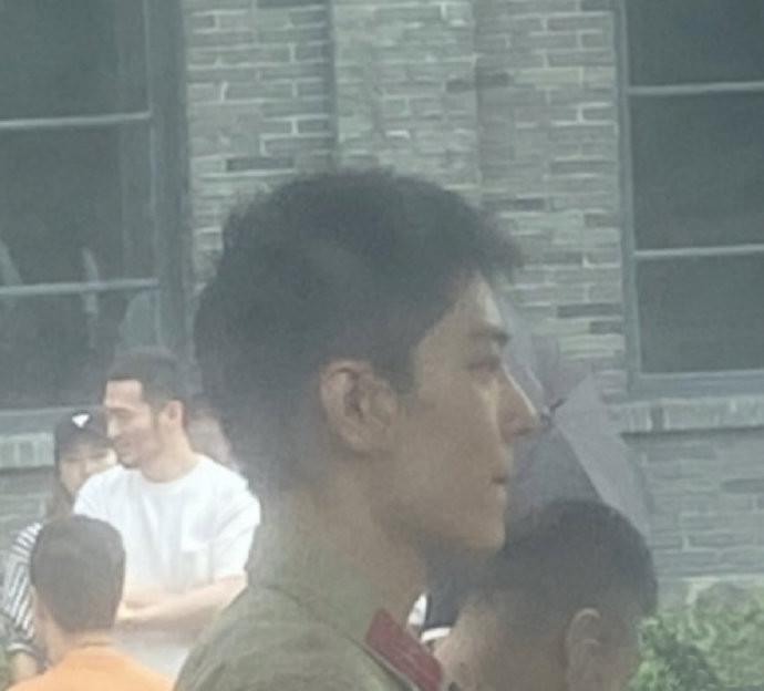 肖战|肖战进组拍戏低调复出，新剧士兵造型曝光，粉丝理智呼吁拒绝路透
