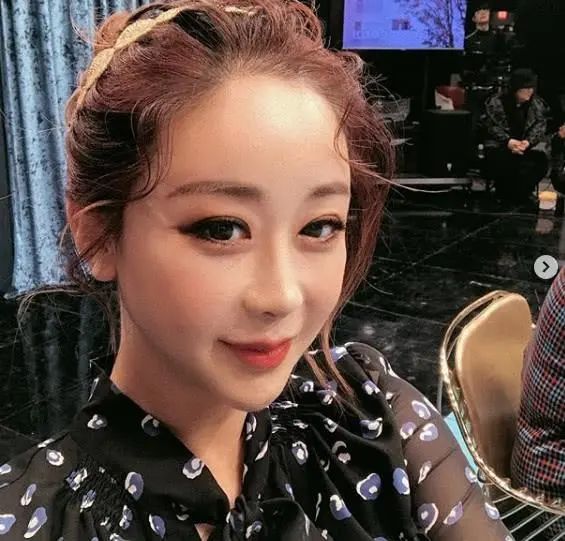 咸素媛|女星嫁小18岁嫩男，上节目被老公两次泼牛粪，还和公公牵手逛街