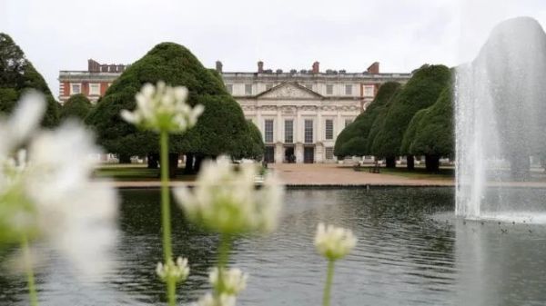 伦敦塔|伦敦塔“神鸟”疫情期间离家出走，英国国运“危在旦夕”？