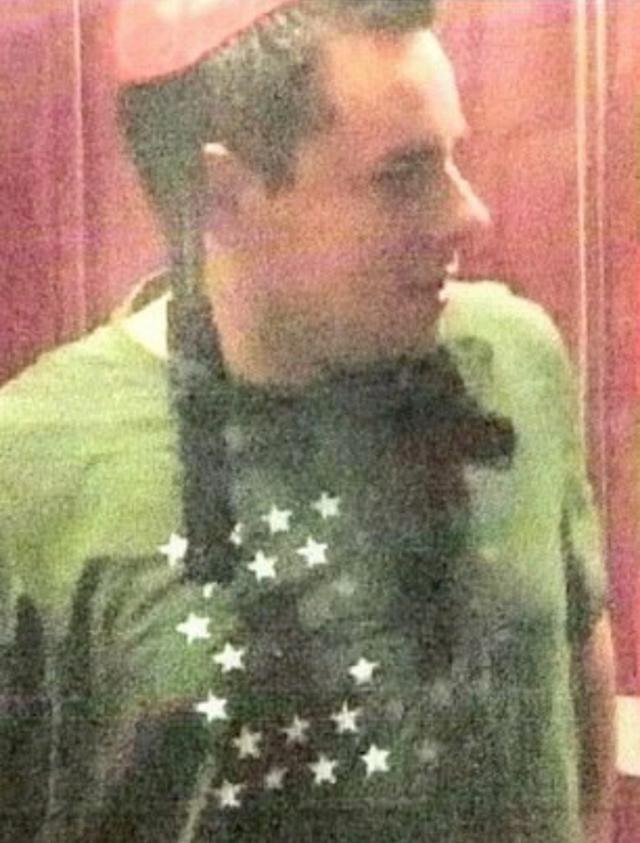 多那太罗|美国父亲开车冲撞议员报复其泄露儿子照片，女议员发起诉讼