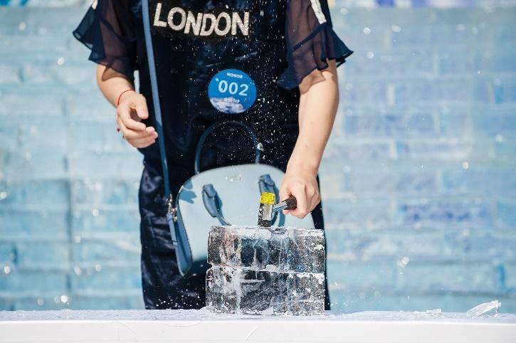 用户参与砸冰块盲盒荣耀此次举办破冰品质行活动,让大家再次领略到