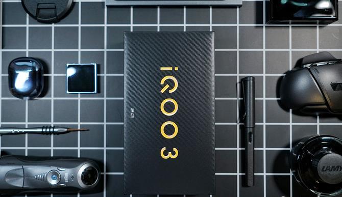 摄使用的索尼imx582传感器,与新旗舰传感器相比,至少落后了两代,成像