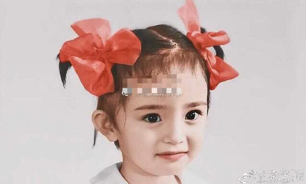 杨幂刘恺威离婚后女儿小糯米正面照被曝光天生的美女胚子