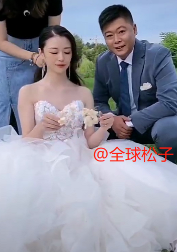 贺树峰|《乡村爱情》谢永强与娇妻拍婚纱照，小12岁娇妻少女感满满
