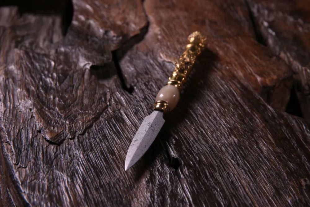 茶饼|来自外太空的神秘礼物——这些用陨铁制作的精品茶剑，美的深入人心