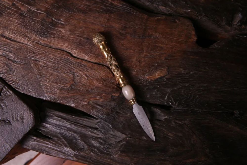 茶饼|来自外太空的神秘礼物——这些用陨铁制作的精品茶剑，美的深入人心