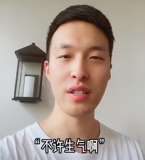 郑爽|郑爽微博回应直播争议秒删，跟男主持人道歉：不许生气