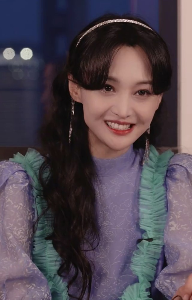 郑爽|郑爽微博回应直播争议秒删，跟男主持人道歉：不许生气