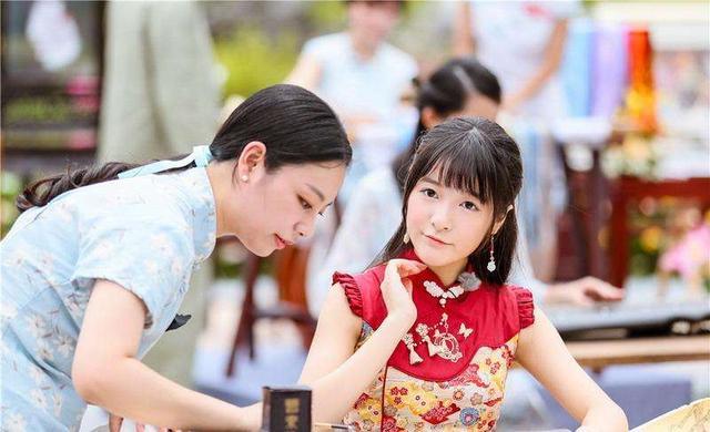 徐娇|23岁徐娇罕曝近况！为卖货顶烈日拍片，淡出圈后成汉服店老板娘