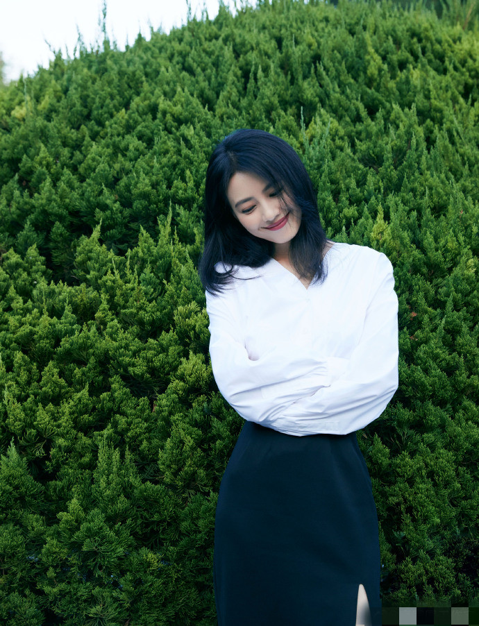 高圆圆|高圆圆被传怀二胎后与友人小聚，和男闺蜜贴脸搭肩不怕赵又廷吃醋