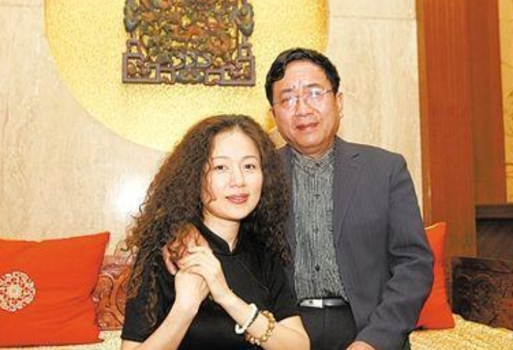 他抛弃相伴13年妻子爱上小他14岁的女人却成为了一代文学才子