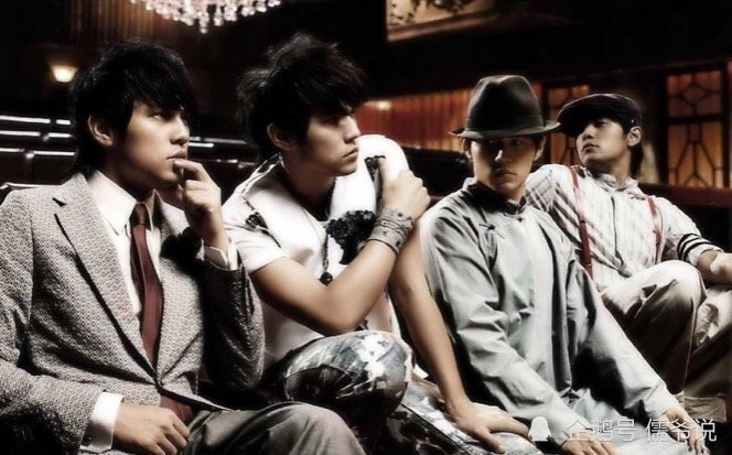 周杰伦|周杰伦晒20年前旧照，网友纷纷被他帅到，原来当年是被颜值吸引