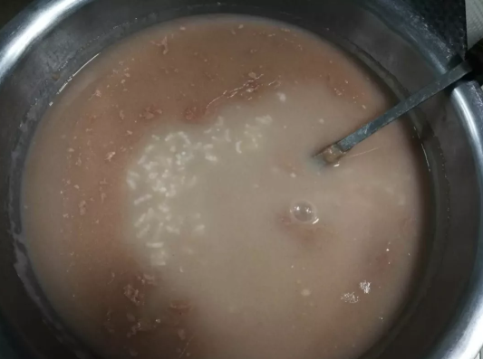99%的人都钟爱 粯子粥 当仁不让 泰兴有句老话 "粯子粥灌灌,养得像 盘