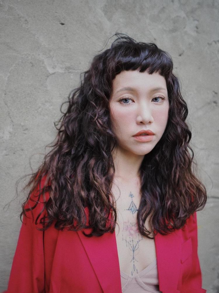 脸瘦不下来就用藏的吧嬉皮卷羊毛卷精灵短发藏肉发型秒变瓜子脸