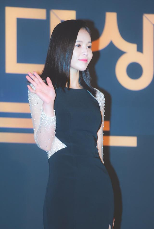 韩国演员李英雅 生下第一胎