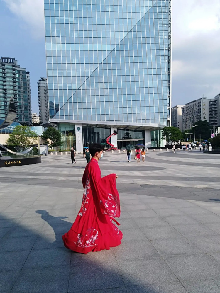 汉服|“儿子快来看漂亮的汉服小姐姐”！10岁的他一句话，却把我噎住了