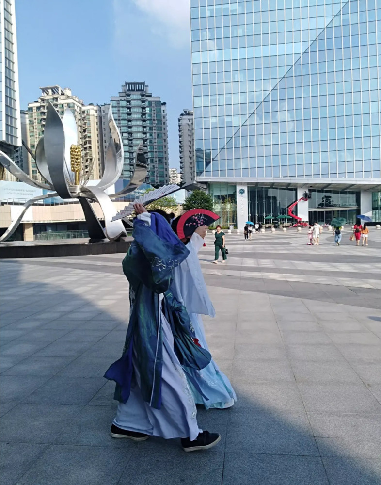 汉服|“儿子快来看漂亮的汉服小姐姐”！10岁的他一句话，却把我噎住了