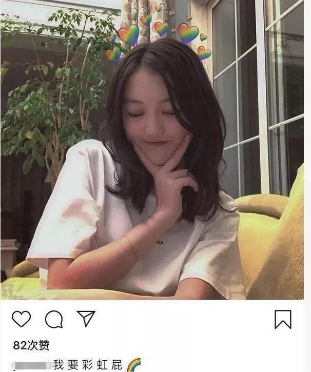 李嫣|李嫣高调现身火锅店，穿超短裤大秀美腿，完全不像14岁