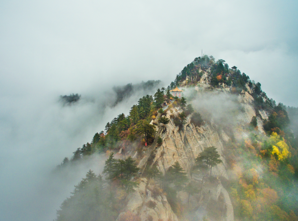 雨中的北武當山