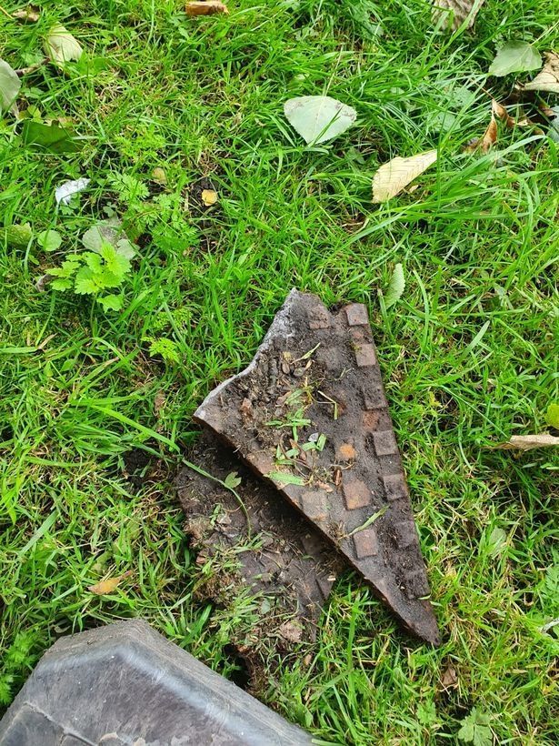 罗布|英国5岁女孩突然掉进下水井，在脏水中满脸污物向爸爸求救