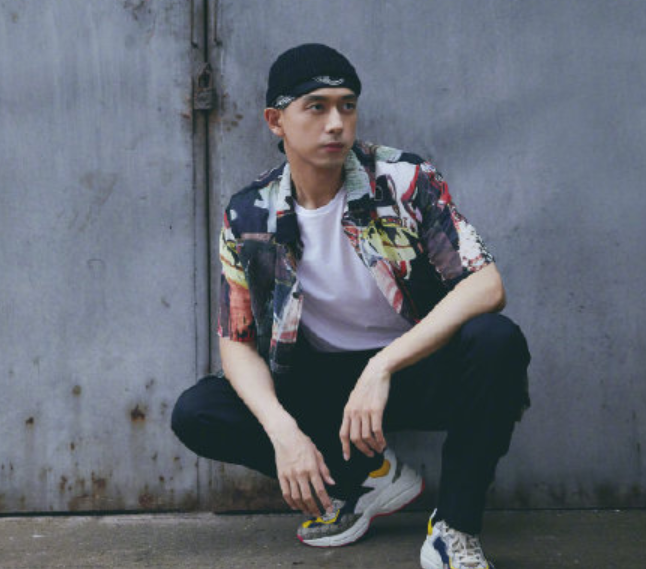 王一博|盘点9位花衬衣男神：王一博又酷又时髦，吴亦凡穿出了满满的贵气