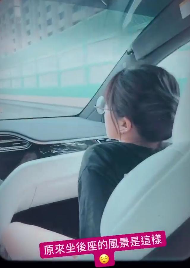 咘咘|贾静雯修杰楷晒女儿户外骑车、打篮球，咘咘波妞越来越像双胞胎