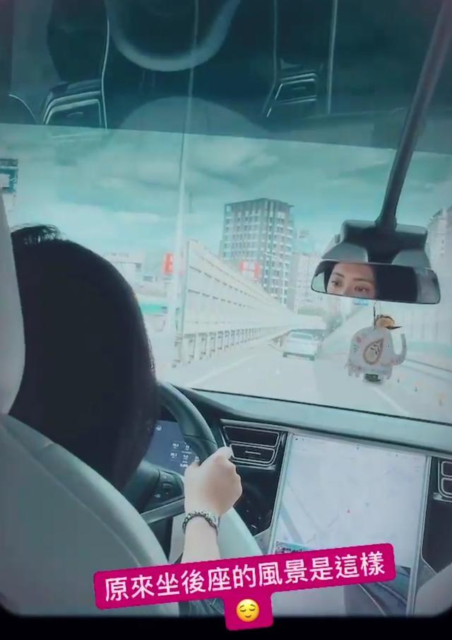 咘咘|贾静雯修杰楷晒女儿户外骑车、打篮球，咘咘波妞越来越像双胞胎