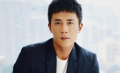 八佰|刚看完《八佰》，被杜淳的塑料普通话全程吸引，演技太好！