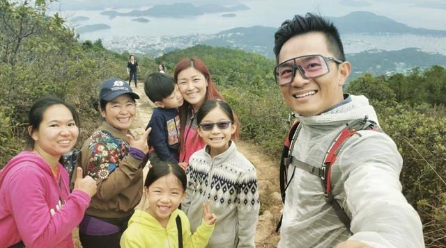胡诺言|幸福！TVB金牌绿叶与妻子相爱多年依旧恩爱，被封为爱妻号