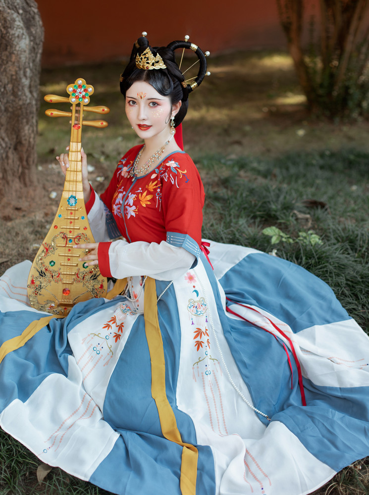 从壁画上走下来的敦煌风汉服太美了网友穿上能飞天吗