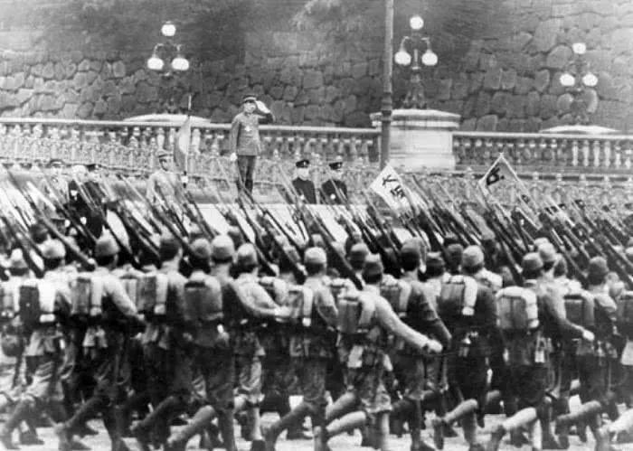 八佰|《八佰》上映，淞沪会战中日军队轻武器相当，最后怎么一败涂地？