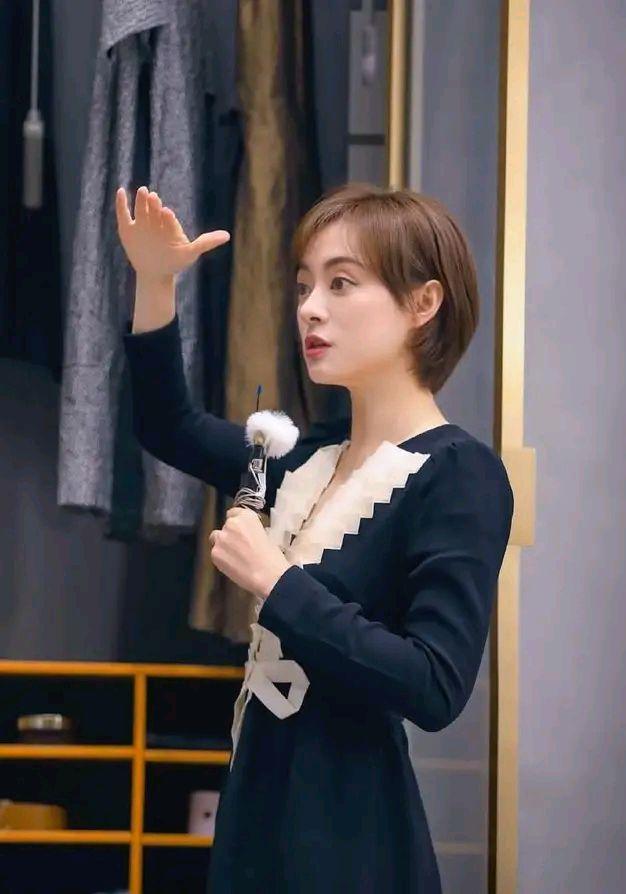 38岁孙俪开拍新戏,齐刘海减龄短发嫩回20岁,网友:这部剧追定了