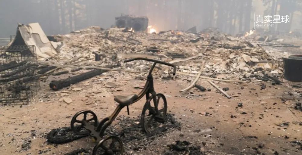 美国_社会|美国大火蔓延十四州，十二万人逃难，劫后景象太惨