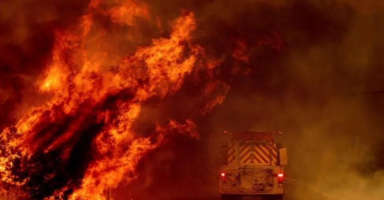 美国_社会|美国大火蔓延十四州，十二万人逃难，劫后景象太惨