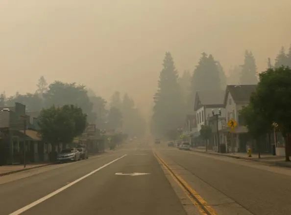 美国_社会|美国大火蔓延十四州，十二万人逃难，劫后景象太惨