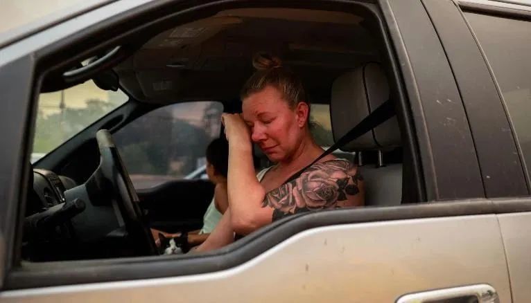 美国_社会|美国大火蔓延十四州，十二万人逃难，劫后景象太惨