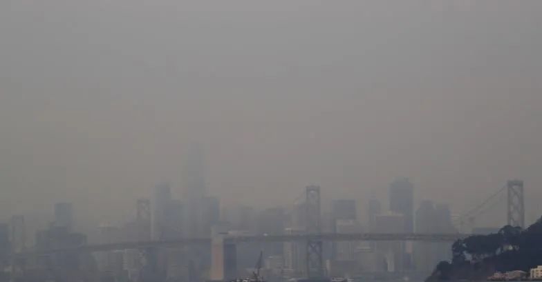 美国_社会|美国大火蔓延十四州，十二万人逃难，劫后景象太惨