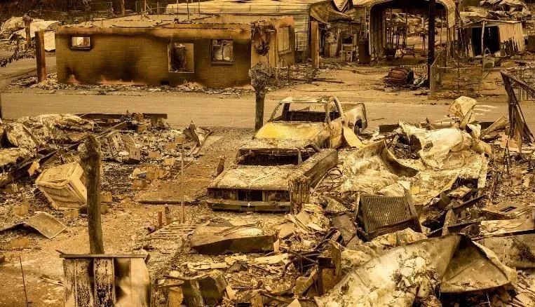 美国_社会|美国大火蔓延十四州，十二万人逃难，劫后景象太惨