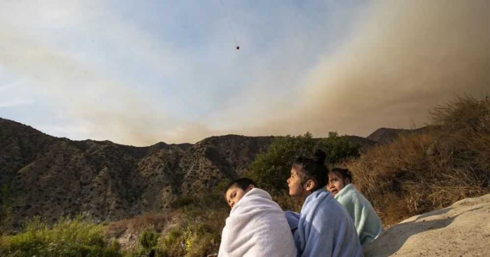 美国_社会|美国大火蔓延十四州，十二万人逃难，劫后景象太惨