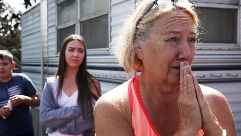 美国_社会|美国大火蔓延十四州，十二万人逃难，劫后景象太惨