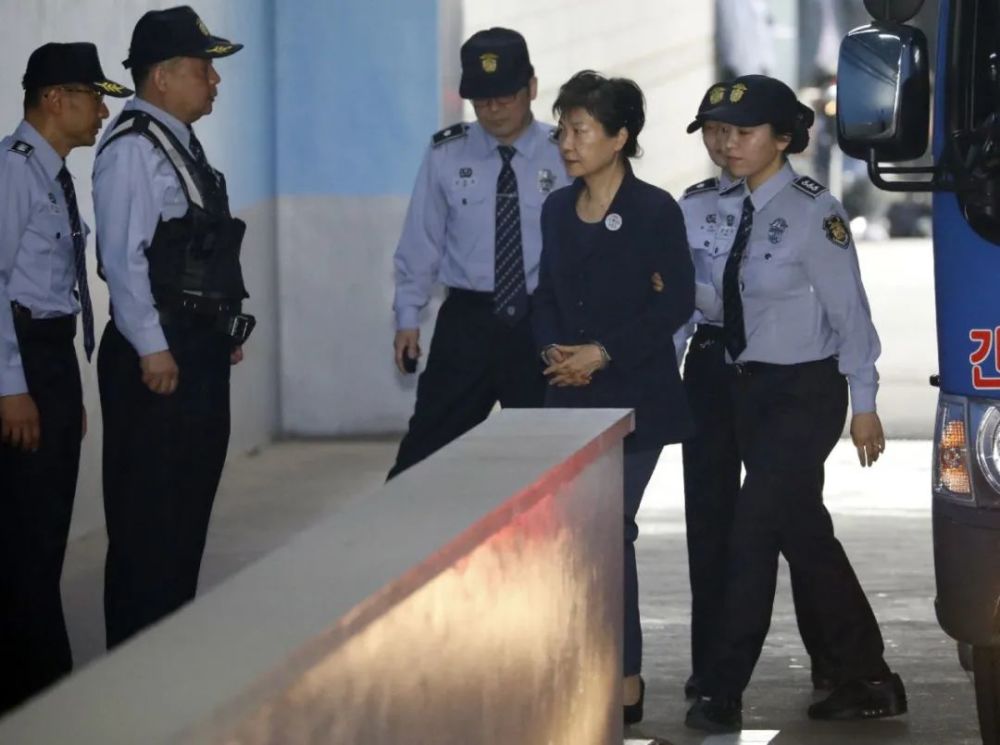 文在寅|“抗日英雄”文在寅，终于让韩国人买不起房了